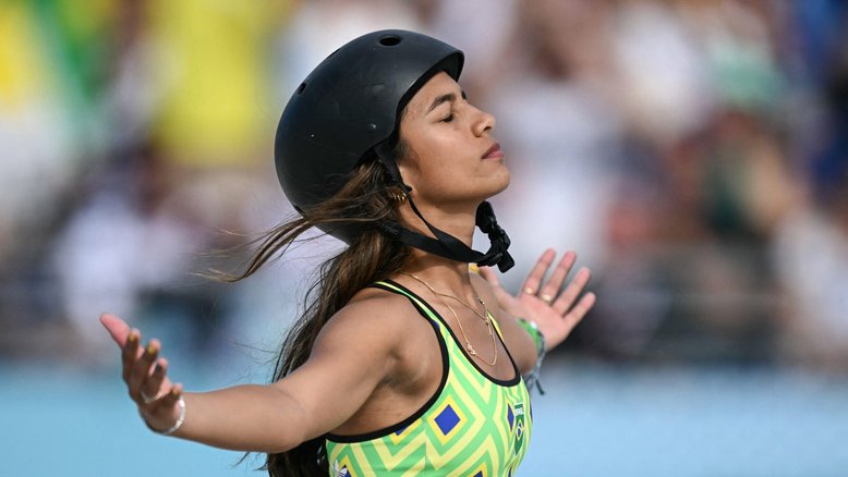 Rayssa Leal supera sete japonesas e é campeã mundial de skate street em Roma