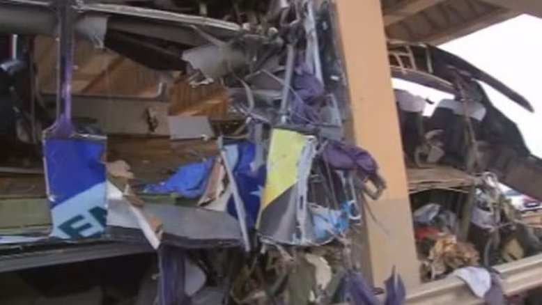 Acidente com ônibus deixa 10 mortos e 42 feridos no interior de São Paulo
