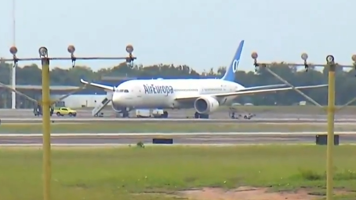 Avião com destino ao Uruguai aterrissa em Natal após turbulência ferir ao menos 30 passageiros