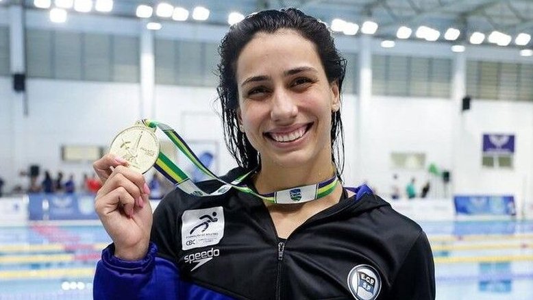 Nadadora Ana Carolina Vieira se pronuncia após expulsão e aponta denúncia de assédio