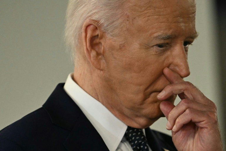Biden atribui fracasso em debate a cansaço após viagens