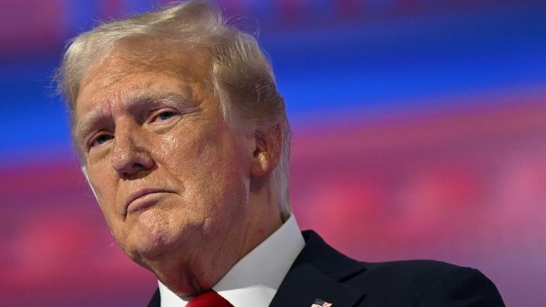 Avião de Trump apresenta falha mecânica e faz desvio de rota