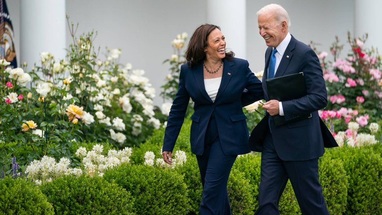 Biden pede que Kamala Harris seja indicada pelos Democratas para concorrer a Presidência