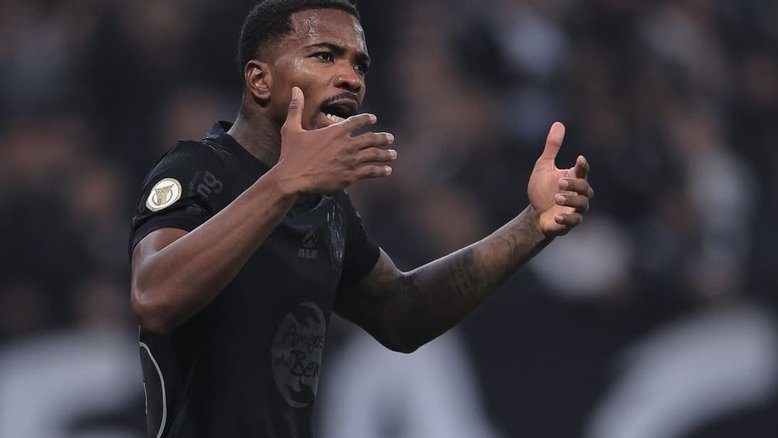 Cacá faz gol da vitória do Corinthians, xinga imprensa e se recusa a atender torcedor