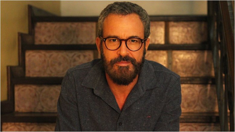 Cantor Milton lança novo single ‘O que Mais Chama A Atenção?’