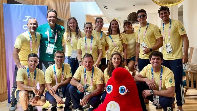 Em busca do 3º ouro olímpico seguido, Martine Grael e Kahena Kunze chegam à França