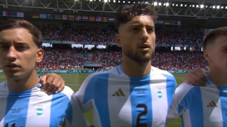 Paris-2024: após canção racista, hino argentino é vaiado por franceses na estreia do futebol