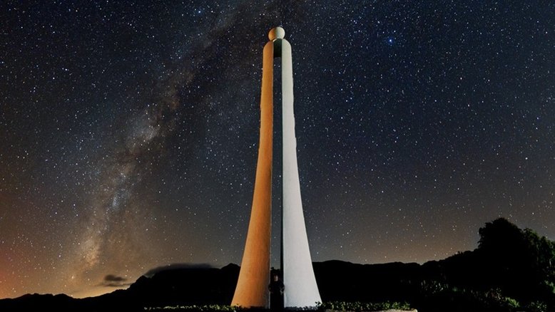 Este monumento intrigante fica em Taiwan, entre as cidades de Hualian e Taitong. Dividido em dois lados, ele abrange um círculo especial de latitude no planeta Terra, próximo aos 23,5 graus Norte, conhecido como Trópico de Câncer. A latitude que define o Trópico de Câncer corresponde à inclinação do eixo de rotação da Terra em relação ao seu plano orbital. O nome refere-se à Constelação de Câncer (“O Caranguejo”), pois Sol passava, há séculos atrás, por suas estrelas, durante o Solstício de Verão, no Hemisfério Norte. Devido à precessão do eixo da Terra, esse fenômeno acontece atualmente nos limites da Constelação de Touro. A contraparte do Trópico de Câncer, no Hemisfério Sul, é chamada de Trópico de Capricórnio