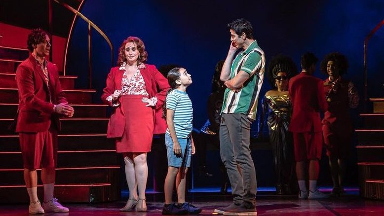 Da esquerda para a direita, Ygor Zago, Andrezza Massei, Rodrigo Thomaz e Reynaldo Gianecchini em cena do musical 'Priscilla, a Rainha do Deserto'