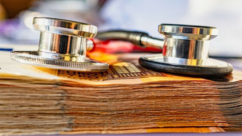 Dinheiro medicina organização social