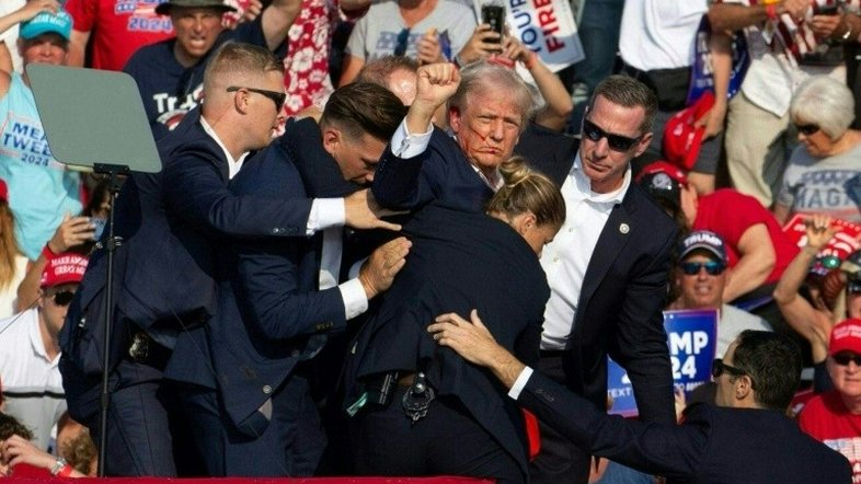 Trump sofre atentado a tiros durante comício nos EUA; bala atingiu orelha direita