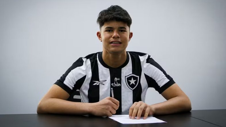 Bruninho Samudio assina com Botafogo