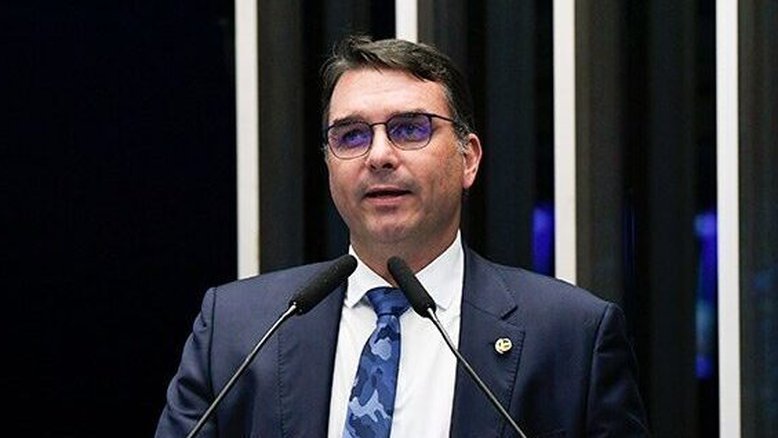 'Pensar em matar alguém não é crime', diz Flávio Bolsonaro após operação da PF que investiga plano para executar Lula