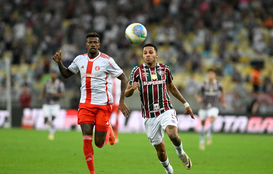 Fluminense joga mal, empata com o Internacional na estreia de Mano Menezes e continua em crise