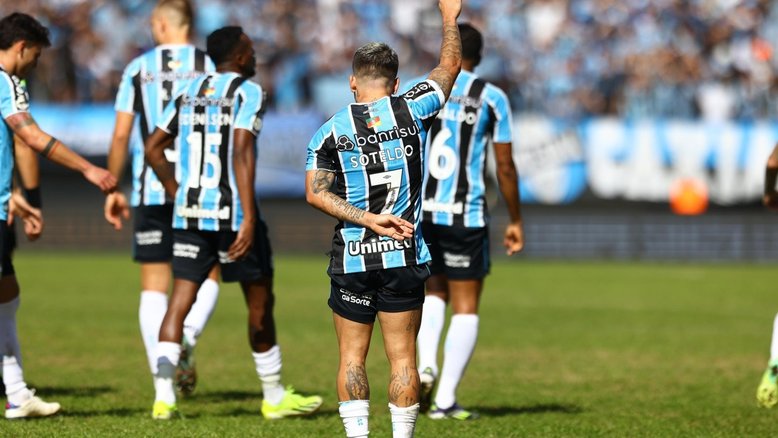 Brasileirão: Grêmio bate Vitória em duelo direto contra o rebaixamento