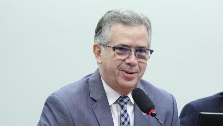 Membro do PL do GT da reforma tributária vota contra o próprio texto-base