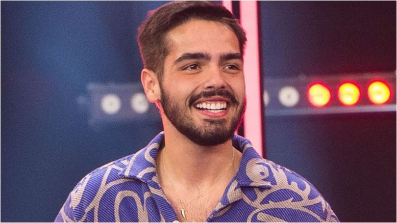 A fila andou! Filho de Faustão, João Silva é flagrado beijando ex-nora de Preta Gil