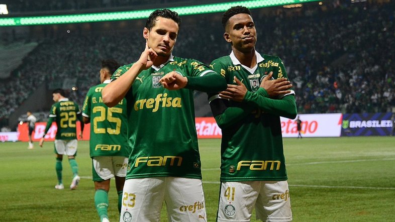 Palmeiras domina, derrota o Corinthians em clássico com confusão e amplia crise do rival