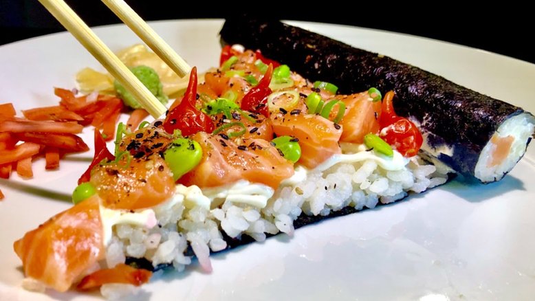Pizza de sushi | Reprodução/YouTube