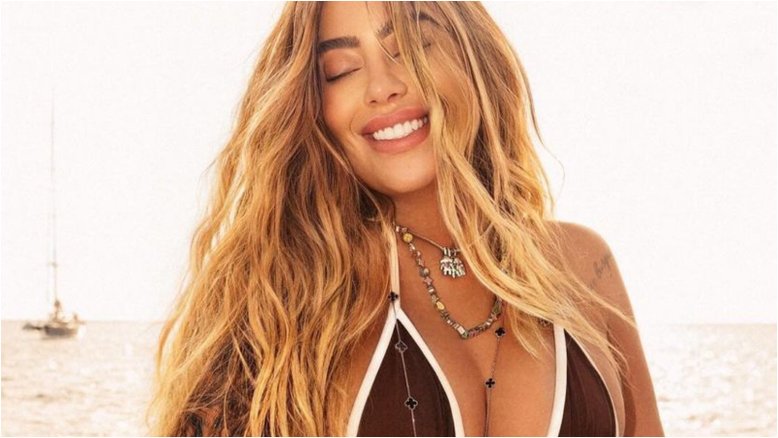 Rafaella Santos ostenta joias em clique de biquíni no verão de Ibiza