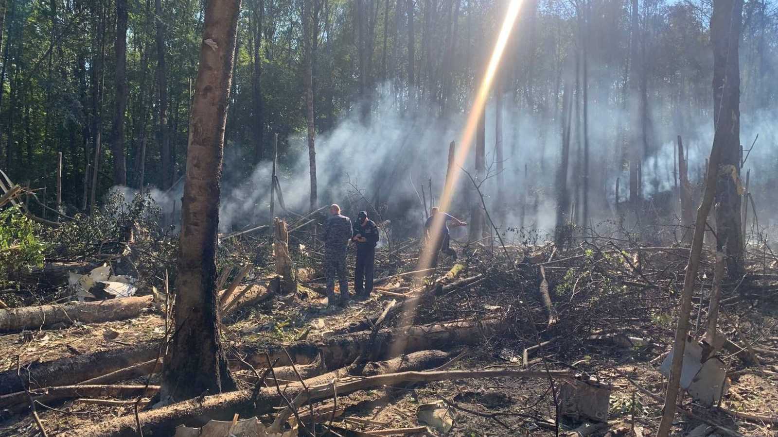 Local do acidente de um avião Sukhoi Superjet 100 em uma área florestal
