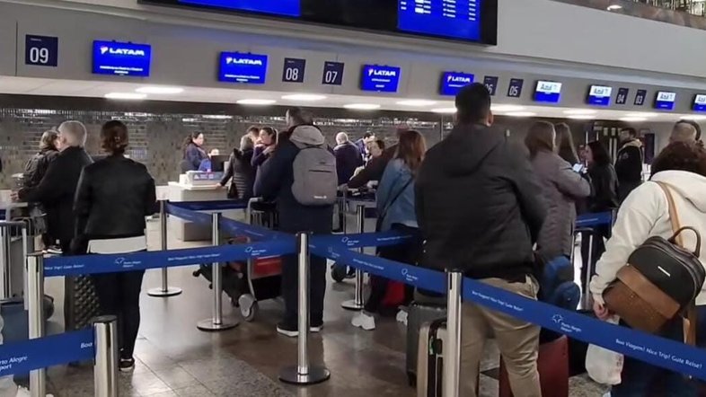 Aeroporto de Porto Alegre será reaberto em outubro com 350 voos semanais, diz ministro
