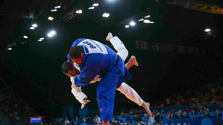 Judoca Rafael Silva bate Aleksandar Kukolj na repescagem por equipes em Paris