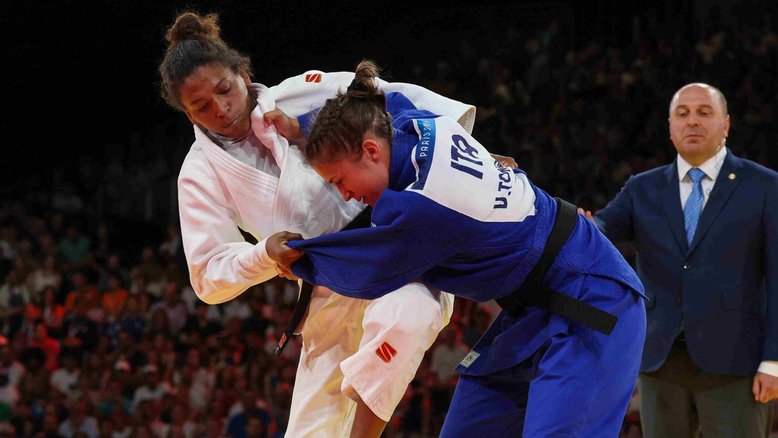 Rafaela Silva derrotou a italiana Veronica Toniolo no judô por equipes em Paris | Jack Guez/AFP