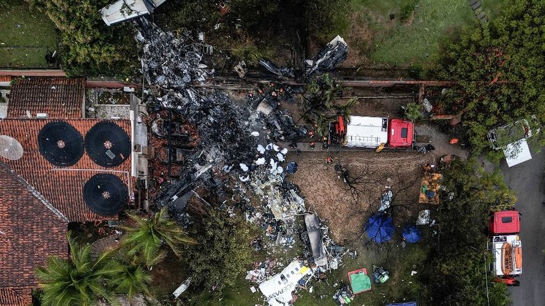 Marcas deixadas pela queda do voo 2283 da Voepass, em Vinhedo (SP) | Nelson Almeida/AFP