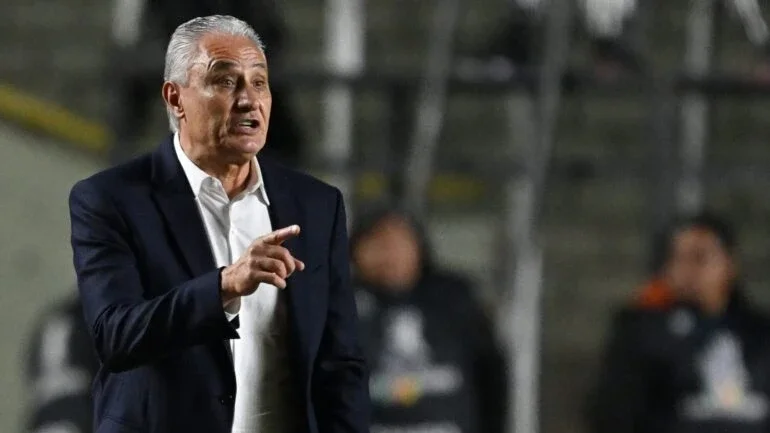 Tite sofre arritmia após jogo do Flamengo na Bolívia e está internado no Rio de Janeiro