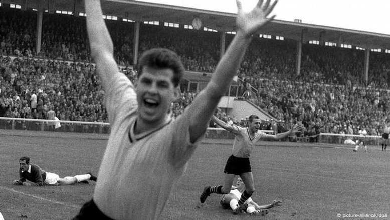 1963: Começa primeira temporada da Bundesliga