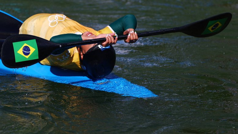 Ana Satila do Brasil reage após competir. REUTERS/Molly Darlington