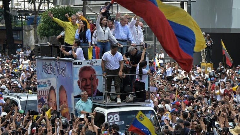 Conselho eleitoral entrega à Justiça atas de eleição na Venezuela; veja o que acontece agora