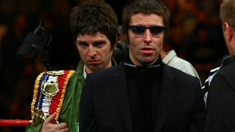 Relembre algumas das diversas brigas entre os irmãos Gallagher, do Oasis