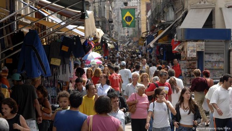 População brasileira deve encolher antes do esperado, diz IBGE