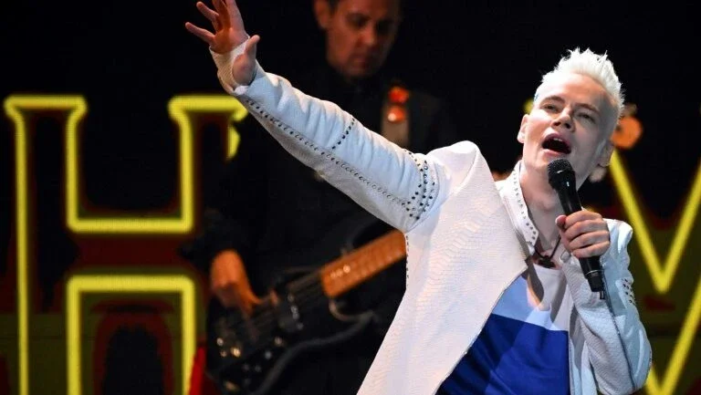 Astro pró-Kremlin faz show em Moscou por 