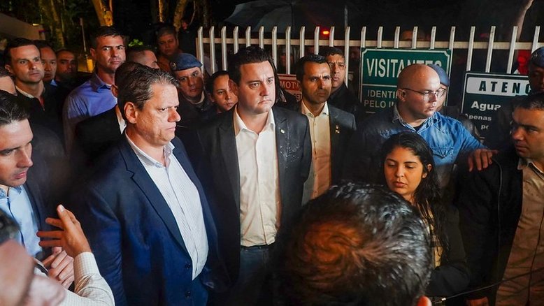 Coletiva de Imprensa do governador Tarcísio de Freitas após acidente aéreo em Vinhedo (SP)
