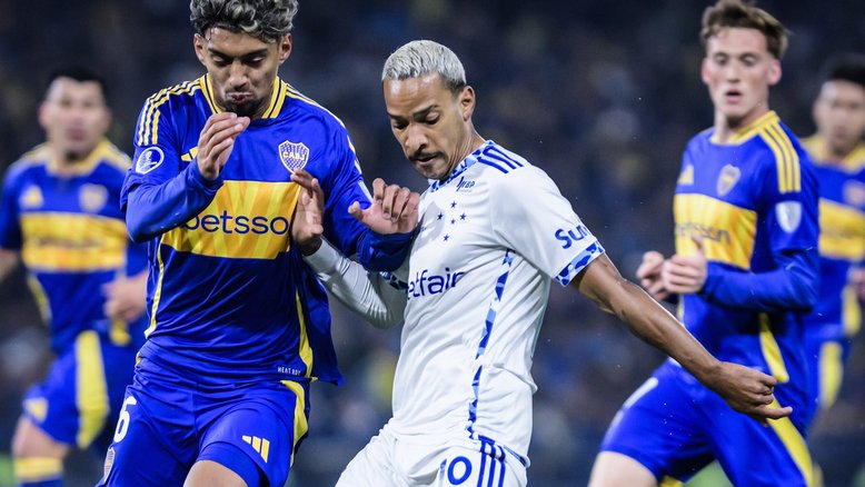 No duelo Brasil x Argentina, Athletico-PR vence de virada e Cruzeiro perde na La Bombonera