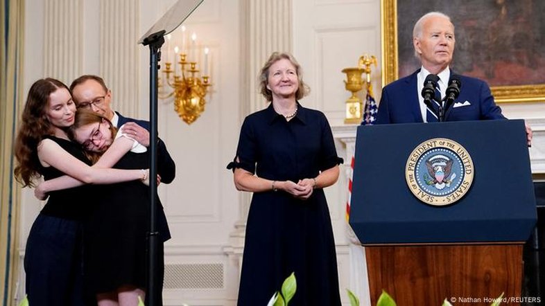 EUA e Rússia fazem troca histórica de prisioneiros