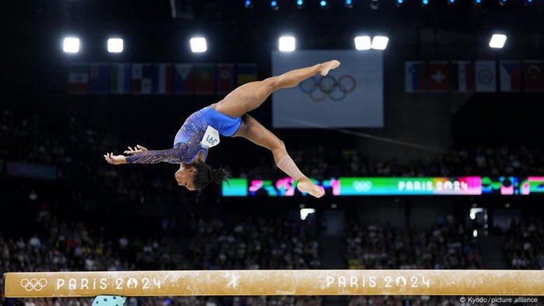 Simone Biles: a dramática história de um ícone do esporte