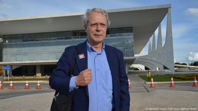 "É falsa a democracia que não partilha os benefícios econômicos"