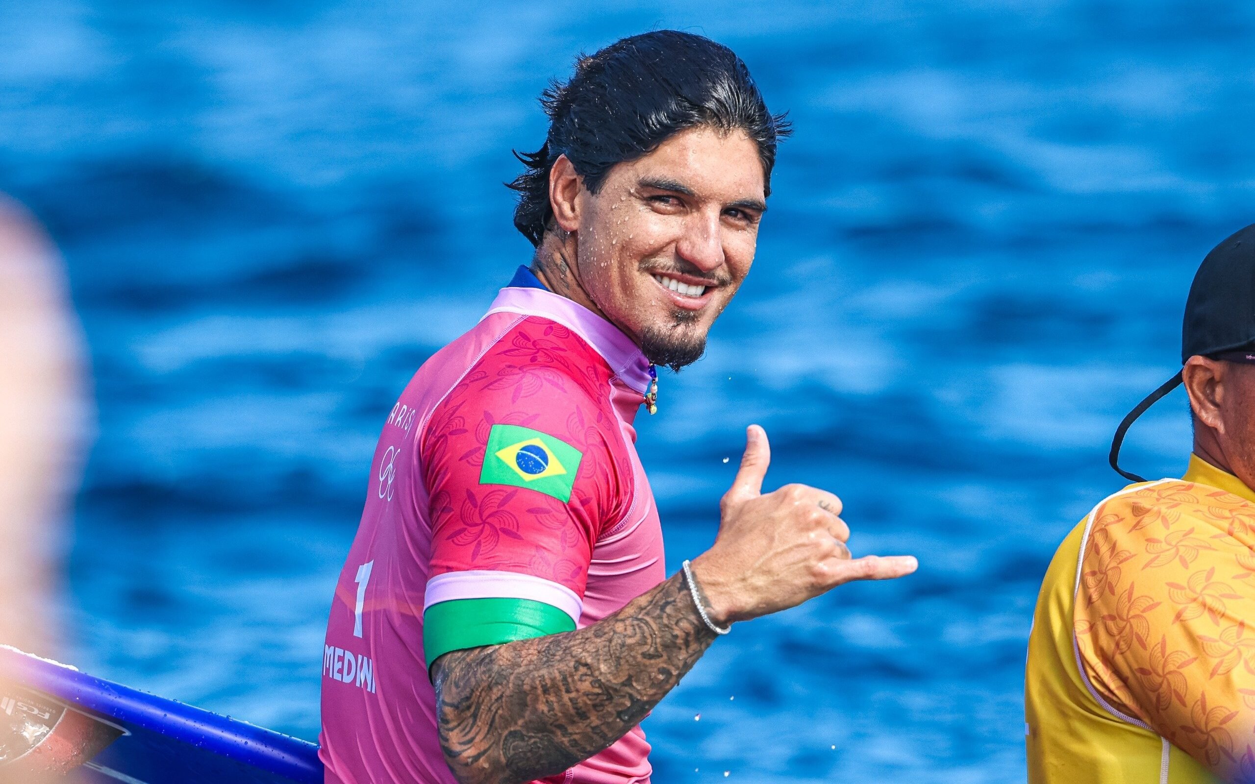 Surfista Gabriel Medina dará a bandeirada final no GP Brasil de Fórmula 1