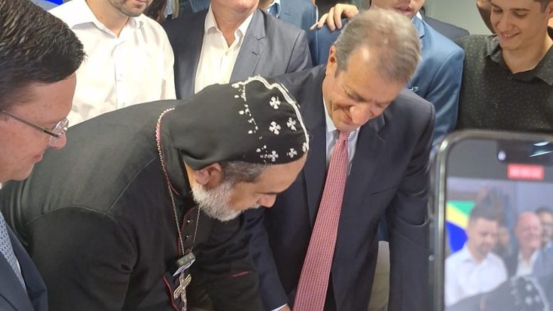 Ao lado de Valdemar Costa Neto, Padre Kelmon assina filiação ao PL