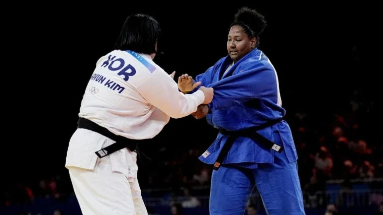 Beatriz Souza em ação no judô em Paris 2024
