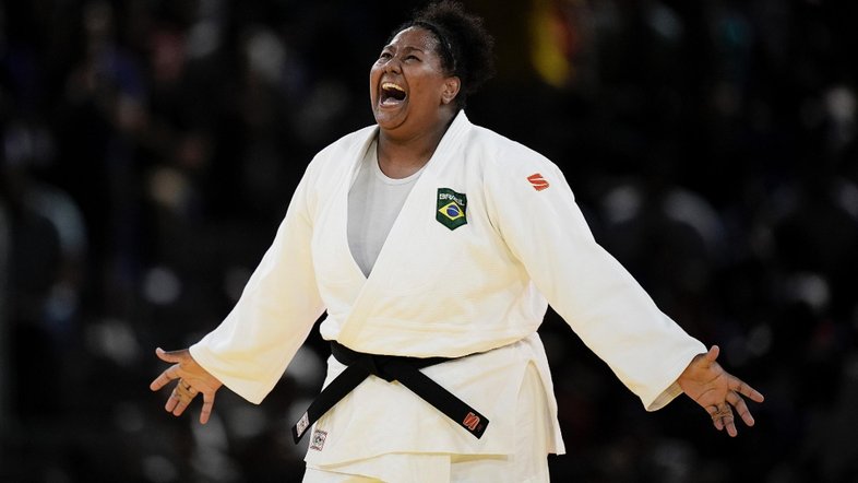É OURO! Beatriz Souza vence luta no judô e conquista primeira medalha dourada para o Brasil