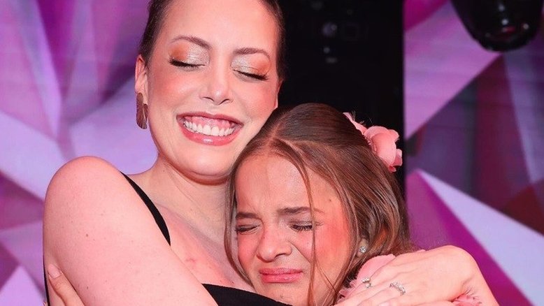 Festa de 15 anos de Rafa Justus: Fabiana faz surpresa e emociona irmã