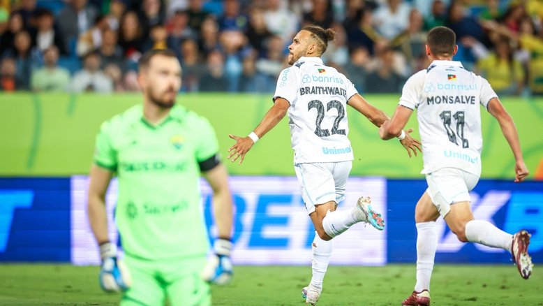 Grêmio bate o Cuiabá com grande estreia do atacante dinamarquês Braithwaite