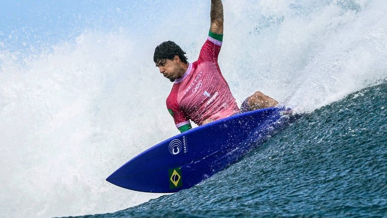 Paris 2024: Gabriel Medina perde semifinal e disputará a medalha de bronze