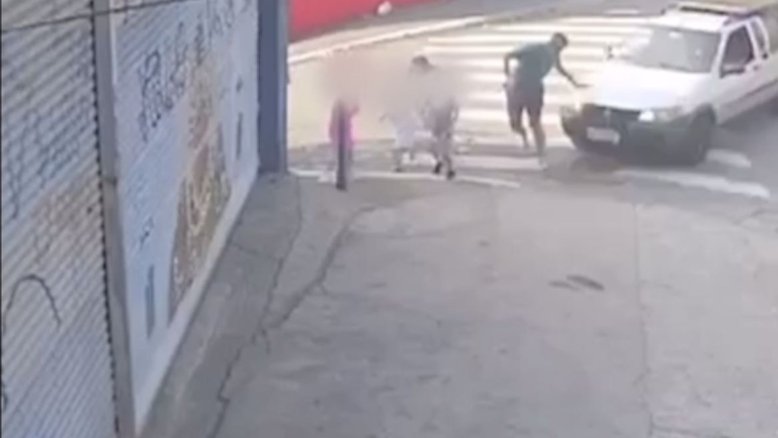 Vídeo mostra momento em que motorista com sinais de embriaguez atropela casal e crianças em São Paulo