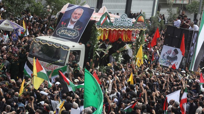 Iranianos participam de funeral do líder do Hamas, Ismail Haniyeh, em Teerã 01/08/2024 Majid Asgaripour/WANA (West Asia News Agency) via REUTERS